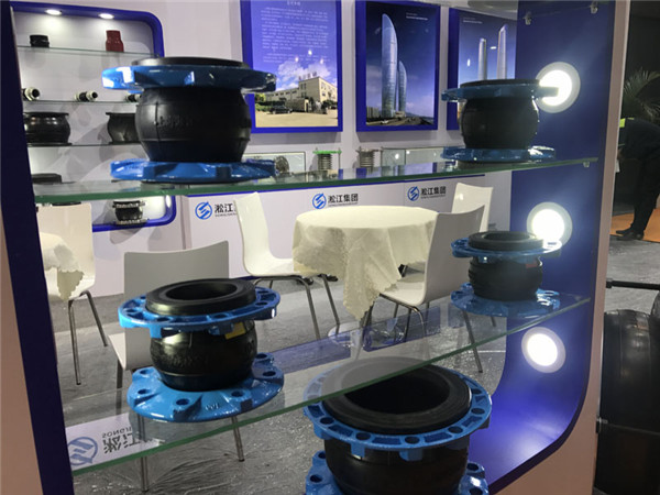 丽水天然橡胶，304法兰橡胶接头DN150mm，16公斤压力